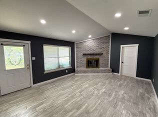 137 W 6th St, Krum, TX 76249