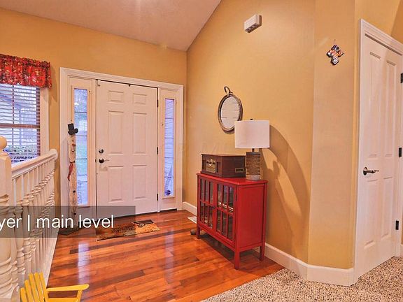 3rd image of 560 McIntosh Dr