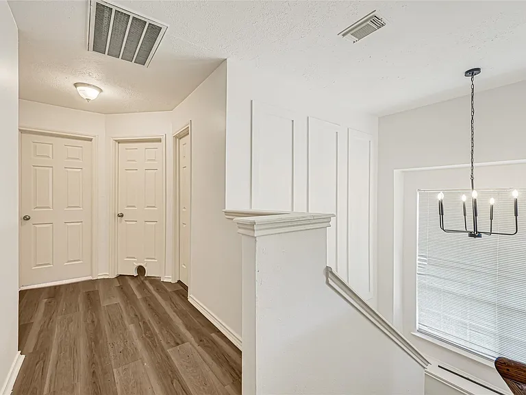 146 S Walden Elms Cir — Photo 14