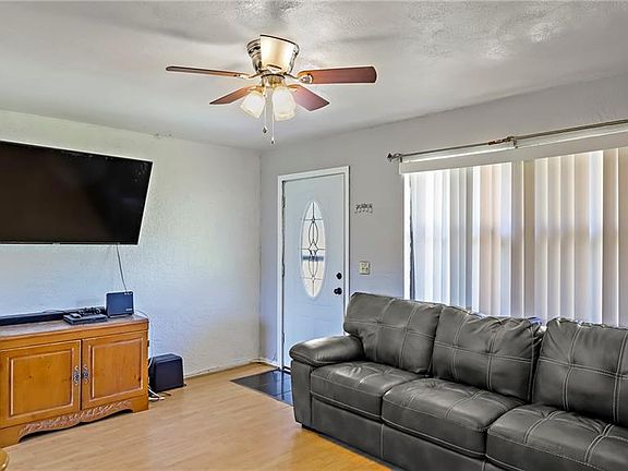 4th image of 609 Edenville Ave
