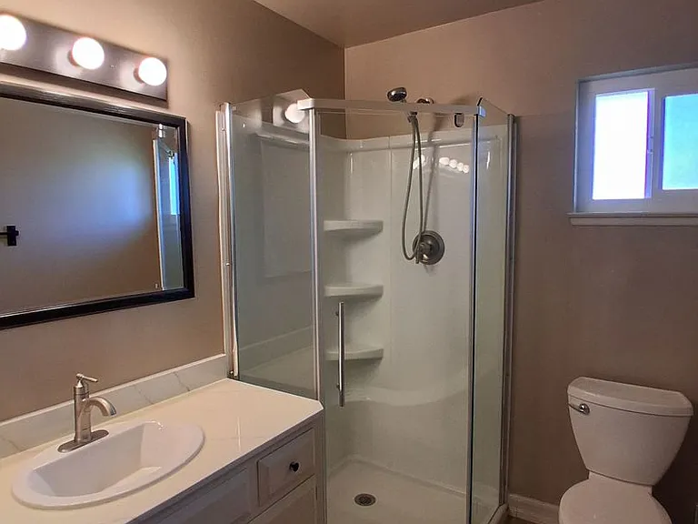 5780 N. 8th St. Duplex — Photo 18