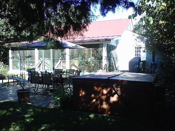 5th image of 1013 E Mallory St
