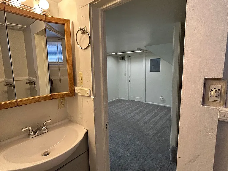 Apartments available in a highly desirable University District location! — Photo 37