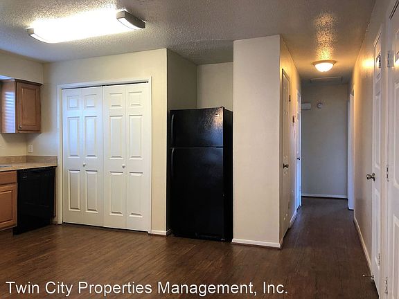 3rd image of 302B Richards St