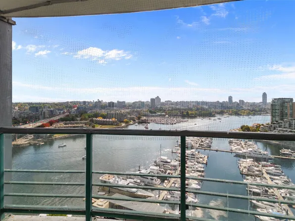 1033 Marinaside Cres #2306, Vancouver, BC V6Z 3A3