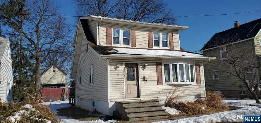 53 Somers Ave photo 1