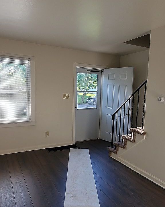 Side 2 Living room