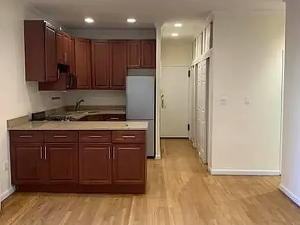 152 East 35th Street image 1 of 7
