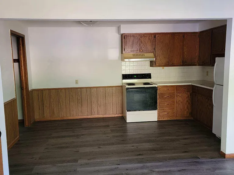 381 Brooks St S #1 — Photo 3
