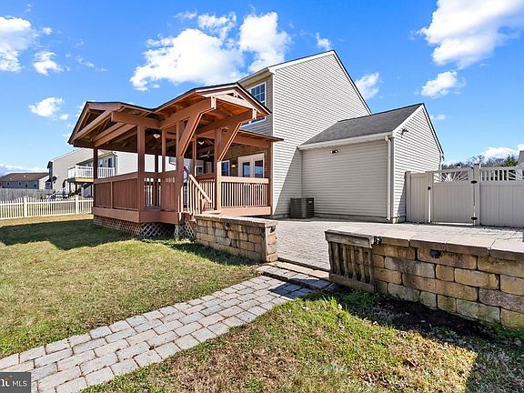 3rd image of 8 Bastille Loop