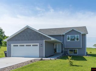 522 Graphton Ct, Lake Crystal, MN 56055
