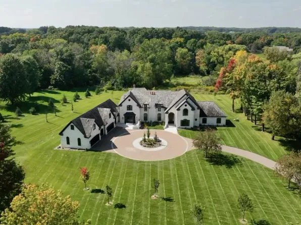 170 Spur Cir, Wayzata, MN 55391