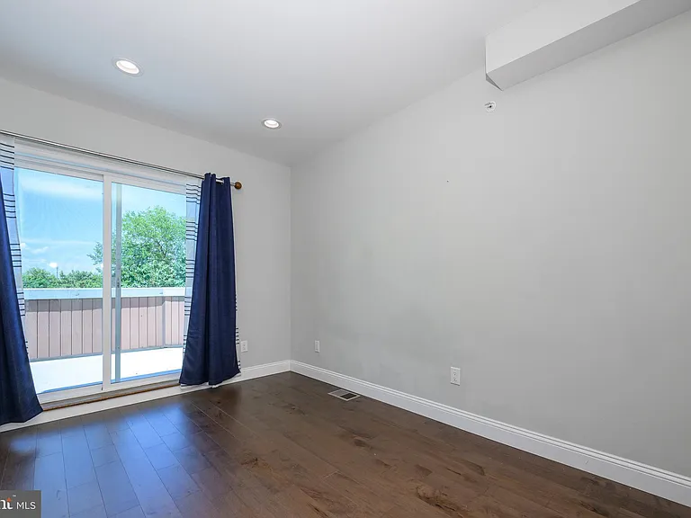 1439 N Newkirk St — Photo 24