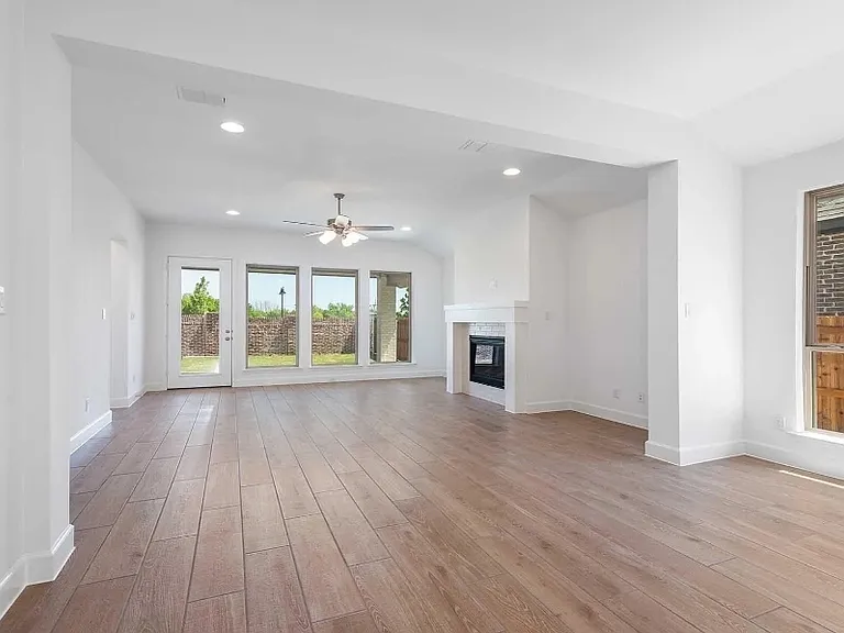 2625 Fargo Pl — Photo 2