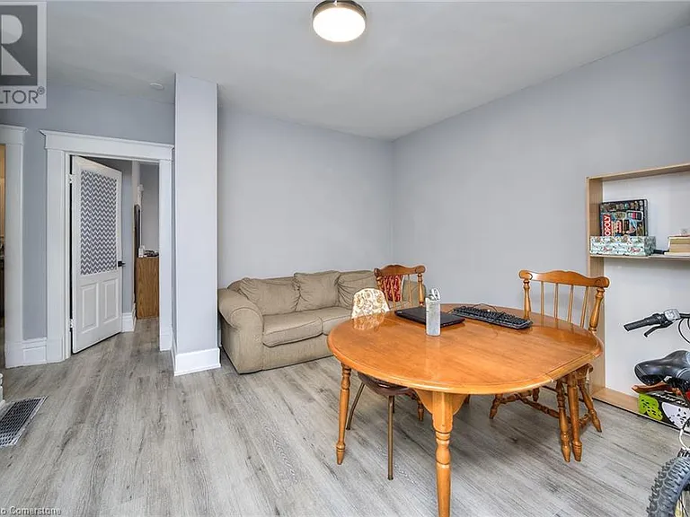 19 Clarence Pl #2 — Photo 7