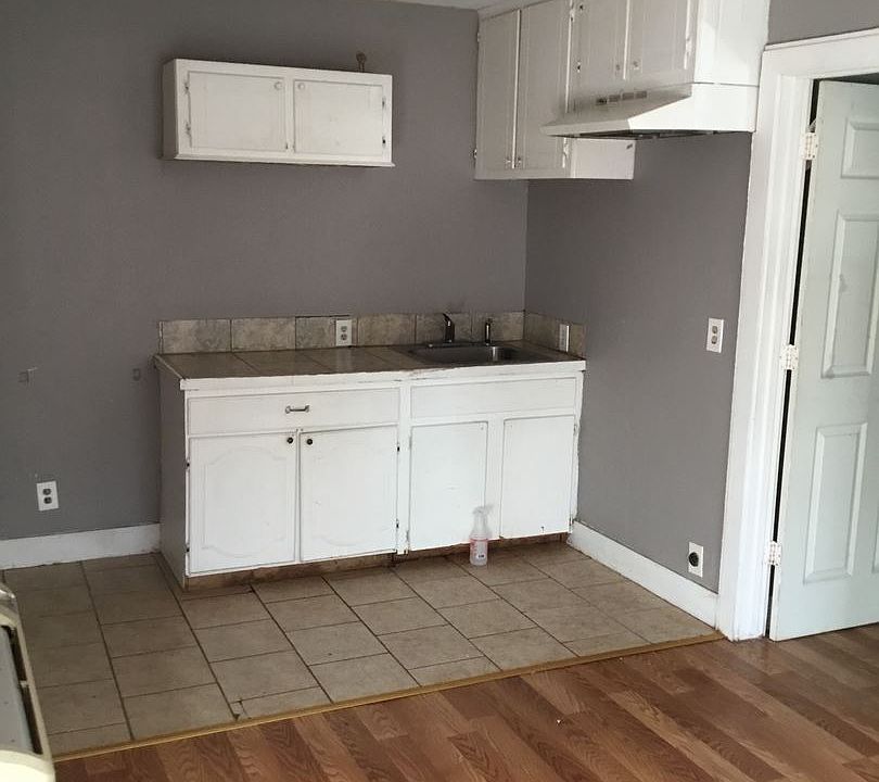 1st image of 2825 Desoto St APT A