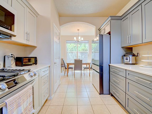 5th image of 2139 Violeta Cir SE