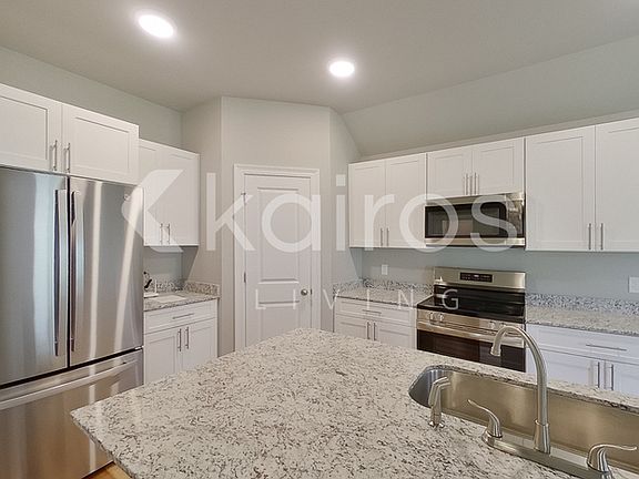 5th image of 22833 Monterey Ave