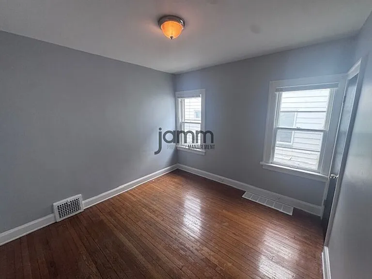 10232 Almira Ave — Photo 14