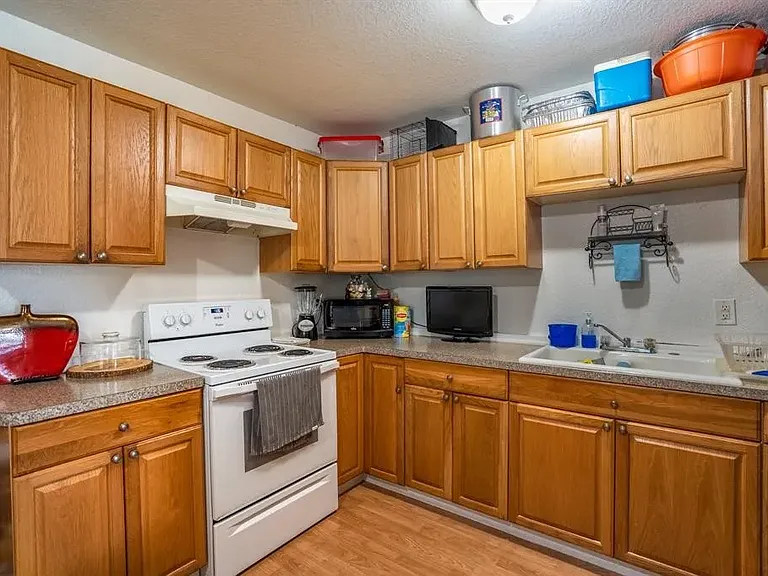 10428 Burden St #B — Photo 11