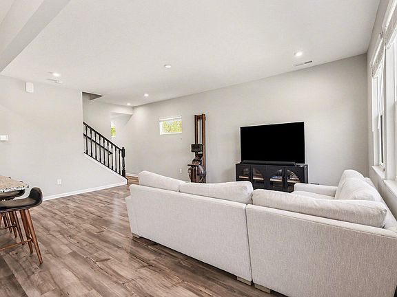 4th image of 1880 Quarry Oaks Dr