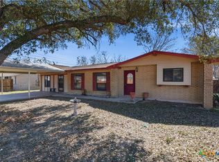 102 Runnel St, Seguin, TX 78155