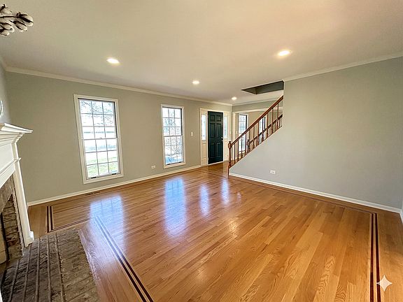3rd image of 619 Lexington Sq W