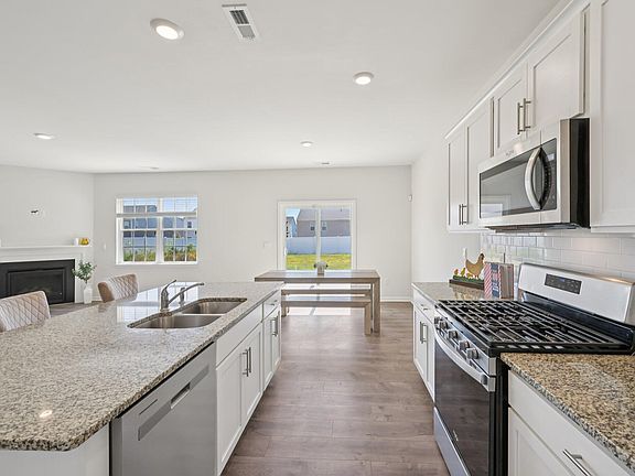 3rd image of 449 Blue Aspen Dr