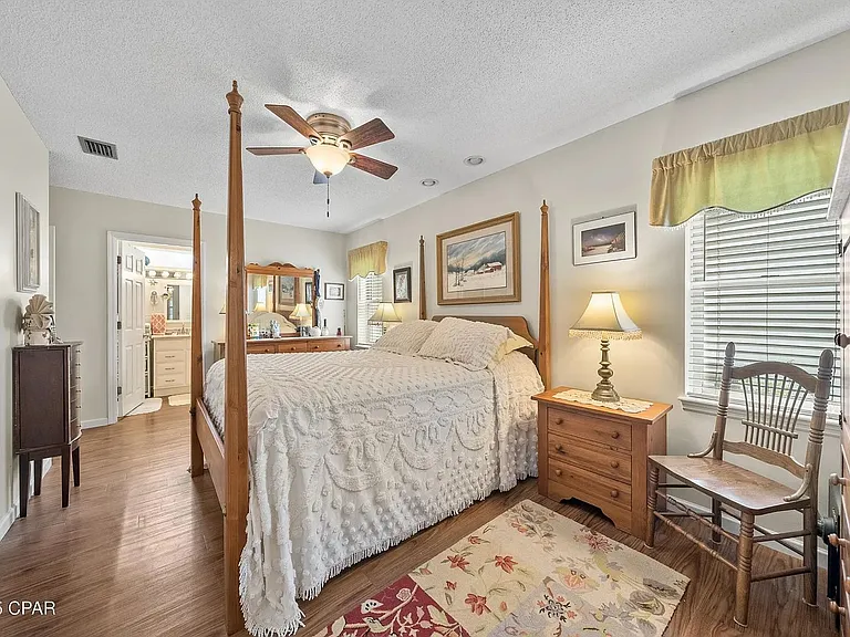 321 S Bonita Ave — Photo 13