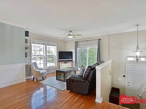 3rd image of 104 Arcadia Ln