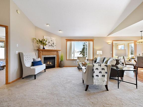 3rd image of 42 Willow Creek Dr
