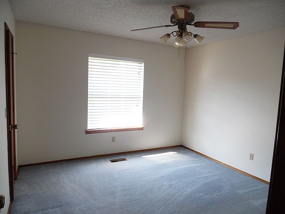 4th image of 2905 E Oakridge St