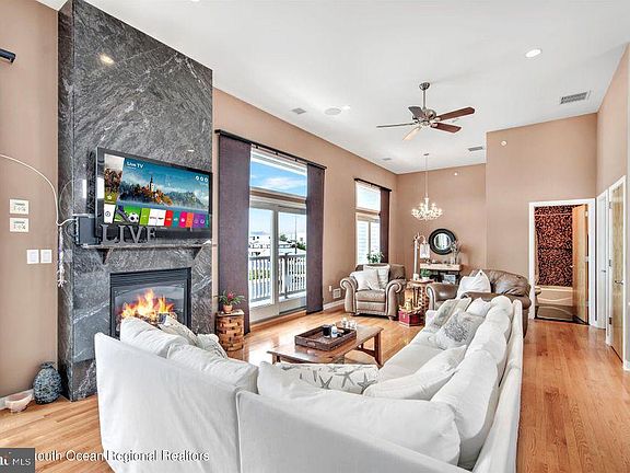 2nd image of 2510 Boulevard Unit 1B