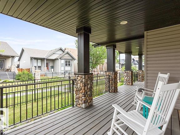 4th image of 16 Chaplin Ln