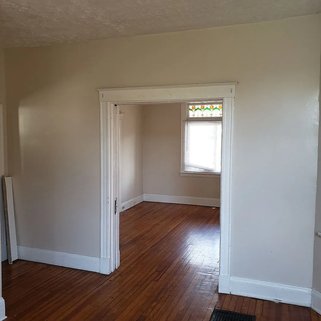 5 bed, 1.0 bath, $3,995 — Photo 3