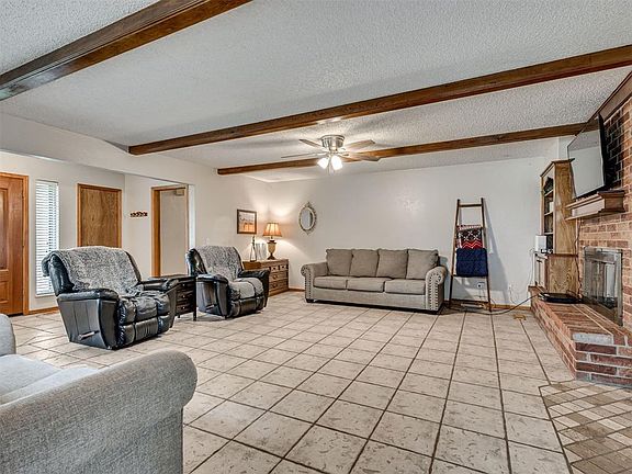 5th image of 619 Hoehner Ave