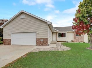 324 Burl Oak Dr, Deforest, WI 53532