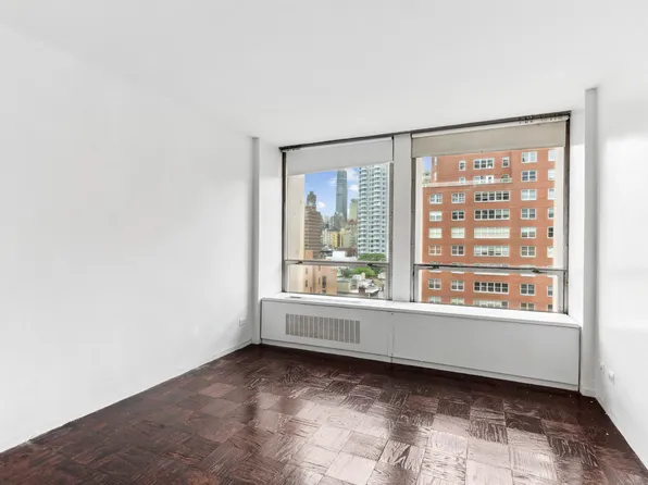 300 East 33rd Street 9M image 3 of 7
