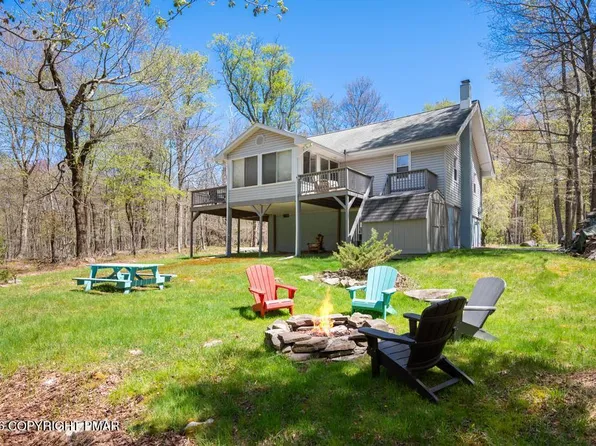 1061 Ridge Dr, Gouldsboro, PA 18424