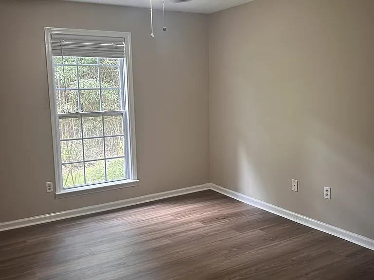 550 Creekwood Xing — Photo 28