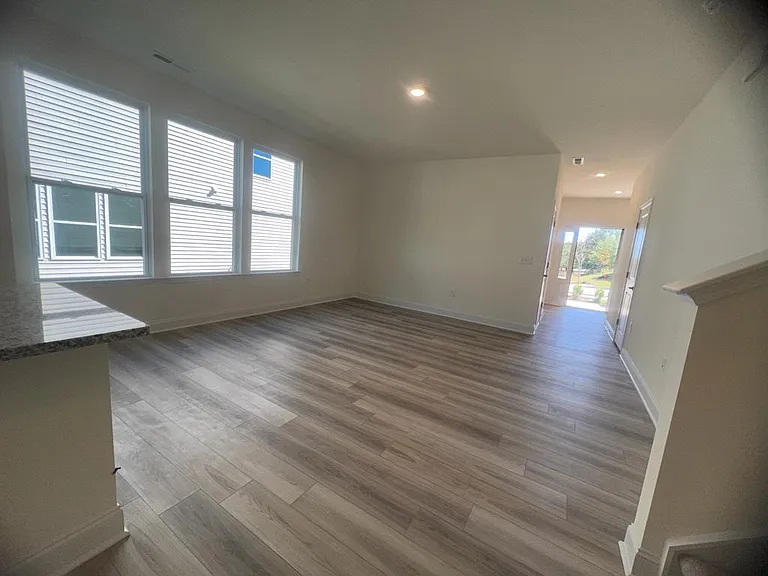 114 Wildflower Cir — Photo 3