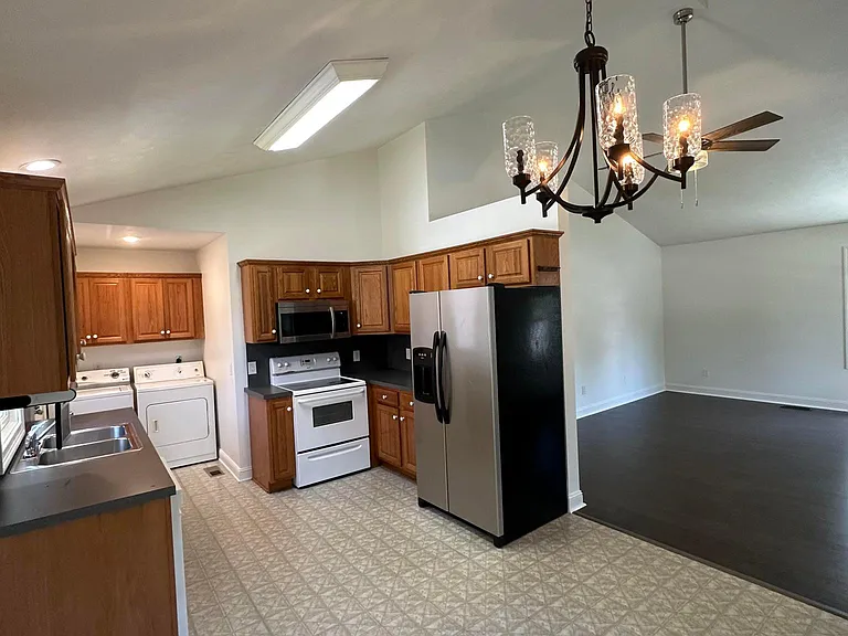 542 Virginia Ave — Photo 9