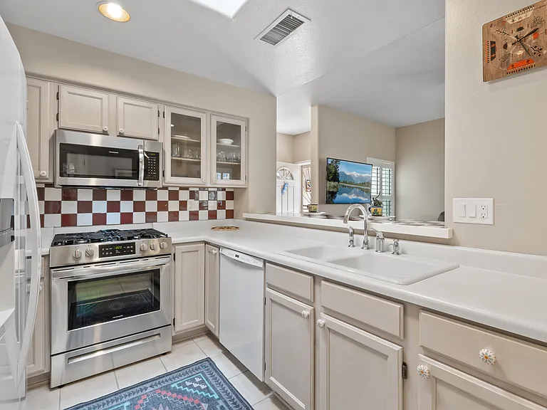 21740 N Limousine Dr — Photo 10