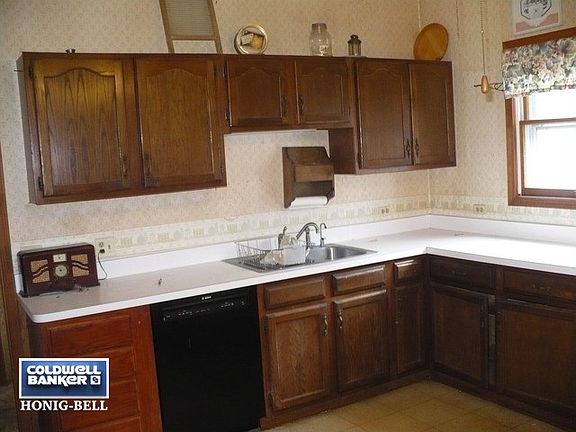4th image of 421 Elmwood Ave