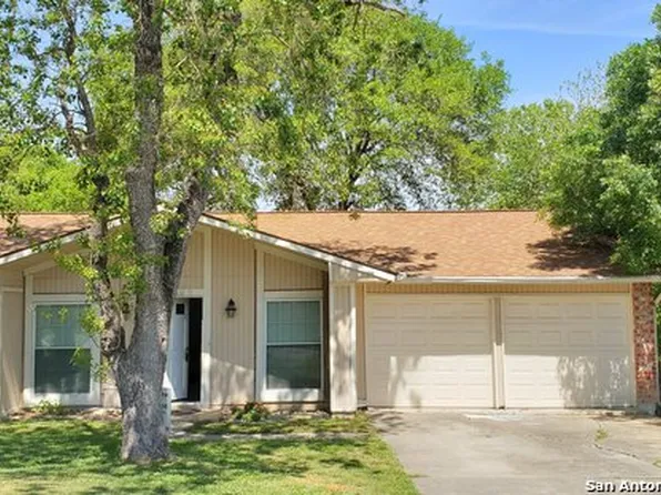 7809 Hollow Oak St, Live Oak, TX 78233