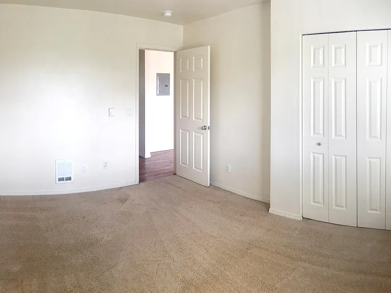 422 NE Maiden Ln #8 — Photo 9
