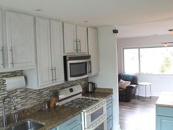 2nd image of 26W275 Peterson Ave