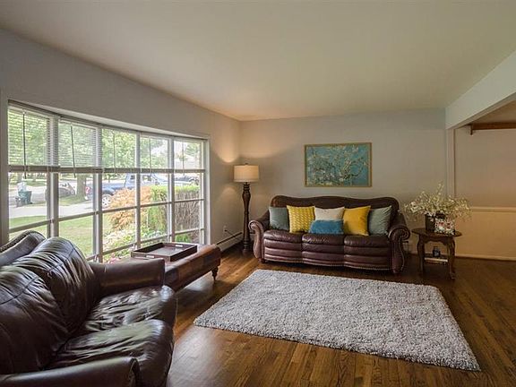 3rd image of 14708 Dogwood Dr