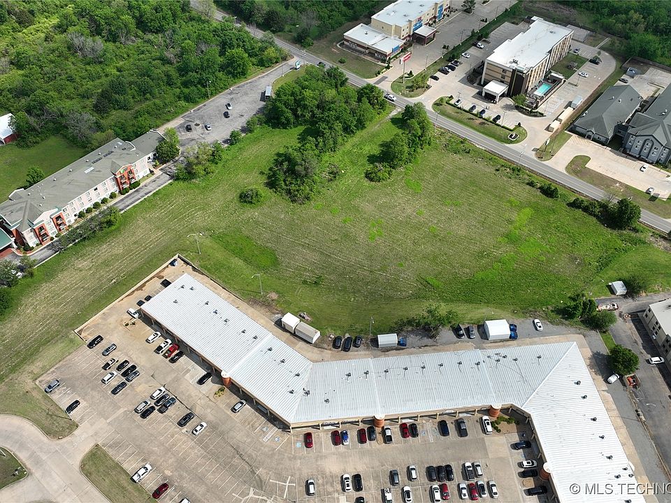 2nd image of W Shawnee Byp