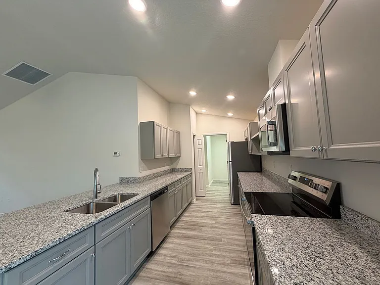 678 W Walkertown Dr — Photo 7